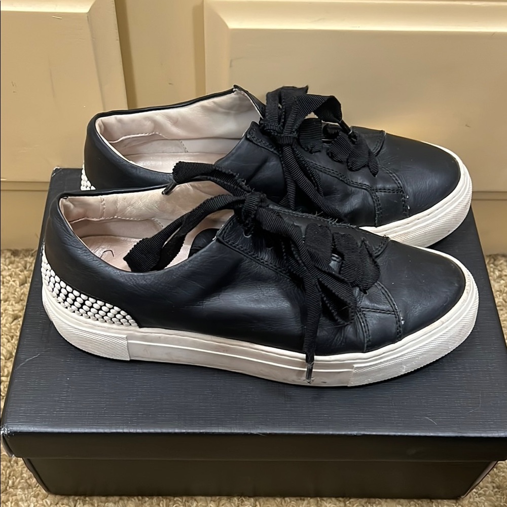 Attilio Giusti Leombruni Black and White Sneakers Sleek Design